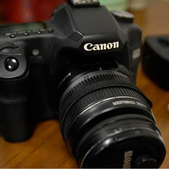 Canon EOS 50D Black Digital Camera Kit - Picture 2 of 15